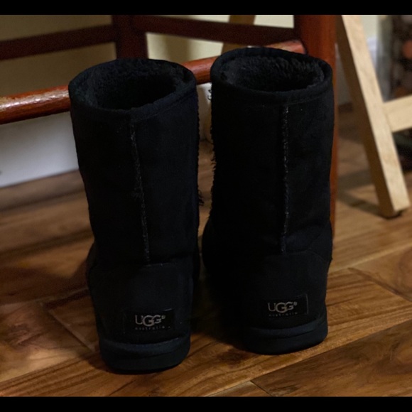 Ugg Classic Short Black Boots Size 7 - Picture 1 of 2